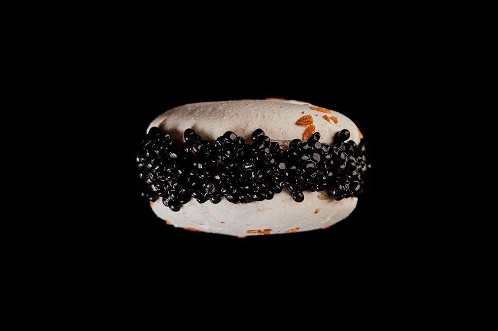 Schwarzer Störkaviar | Sibirischer Stör | Acipenser baerii | Fischkaviar | Malossol-Kaviar | Schwarzer Kaviar | Marke - TSARINE Caviar | Kostenlose Express-Kühllieferung (100g)
