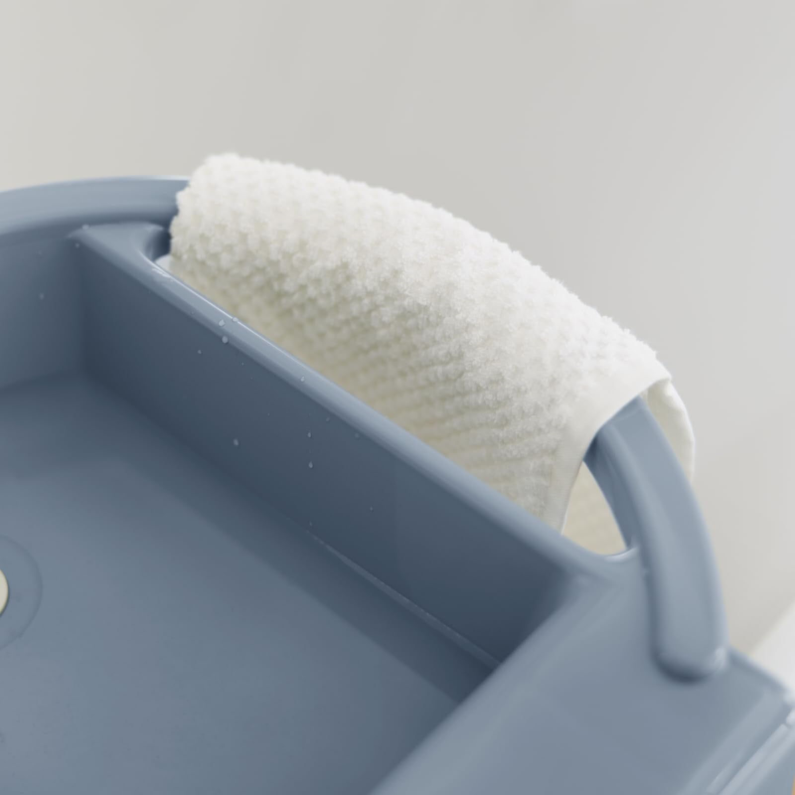 Rotho Babydesign Kiddy Wash - Kinderwaschbecken - Waschbecken - mobiles Kinderwaschbecken für die Badewanne - mit Spiegel- Ideal für Bad & Kinderzimmer grün