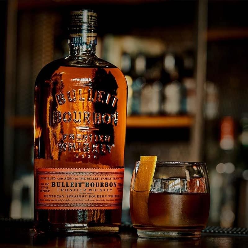 Bulleit Bourbon Frontier, American High Rye Whiskey, Geschenkempfehlung für Freunde & die Liebsten, handverlesene Kentucky Tradition, 45% vol, 700ml Einzelflasche