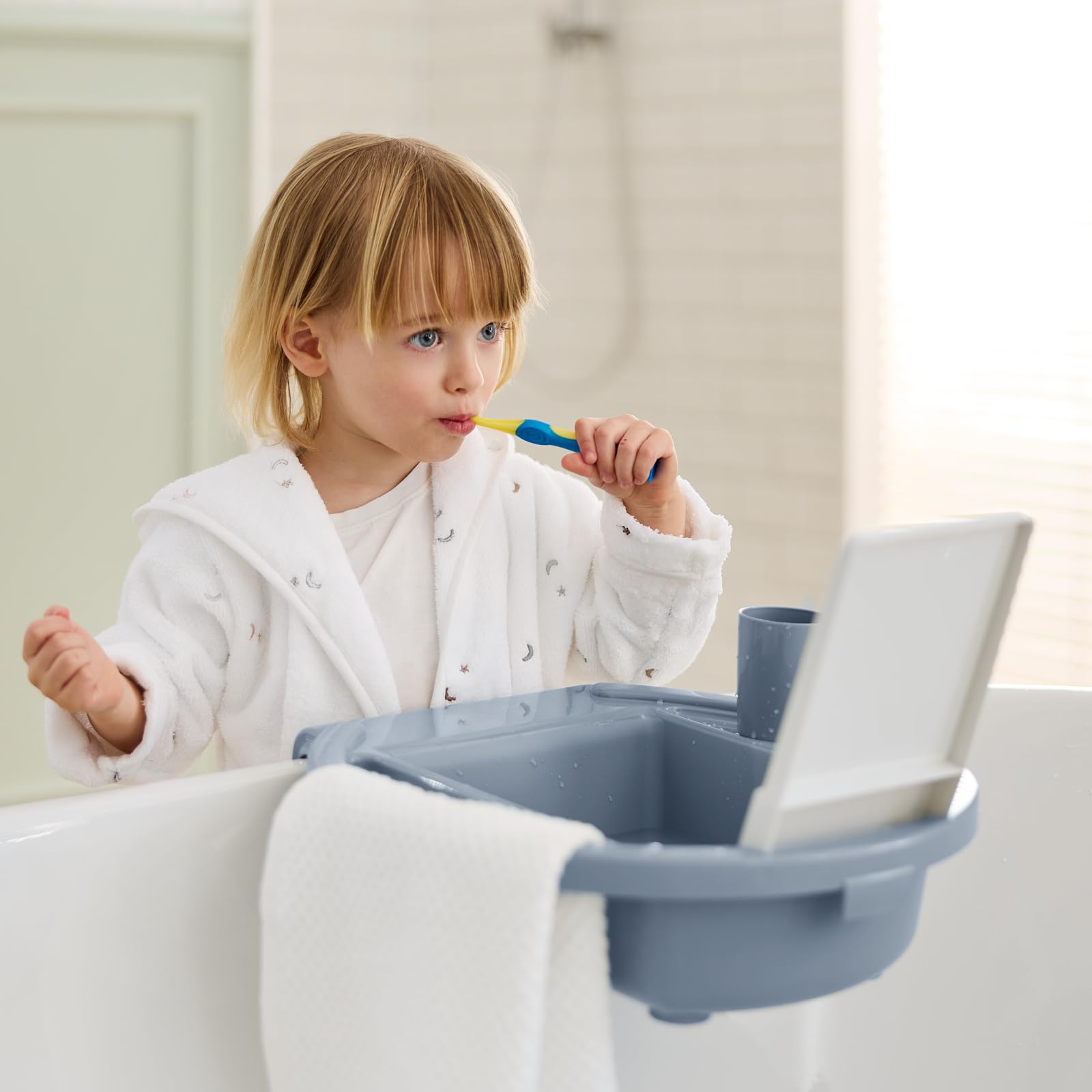Rotho Babydesign Kiddy Wash - Kinderwaschbecken - Waschbecken - mobiles Kinderwaschbecken für die Badewanne - mit Spiegel- Ideal für Bad & Kinderzimmer grün