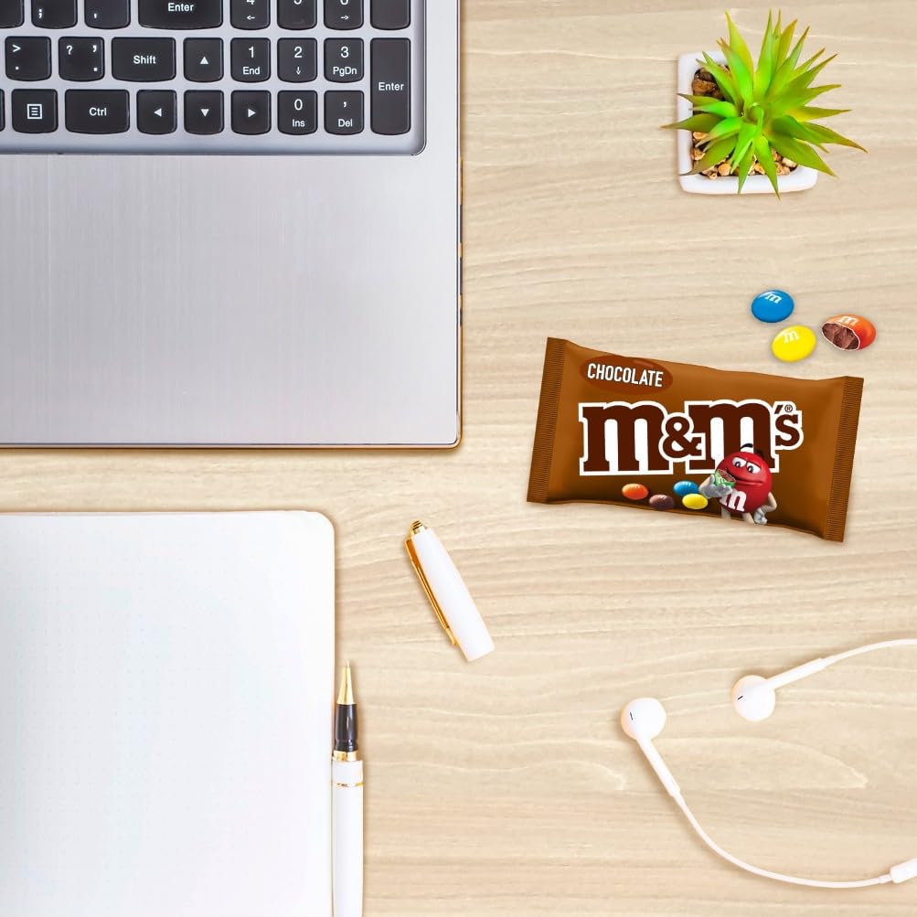 M&M's Crispy, Schokoladen Großpackung, 24 x 36g, Knusprige Schokolinsen als Süßigkeiten, Schokoladen Geschenk (816g)