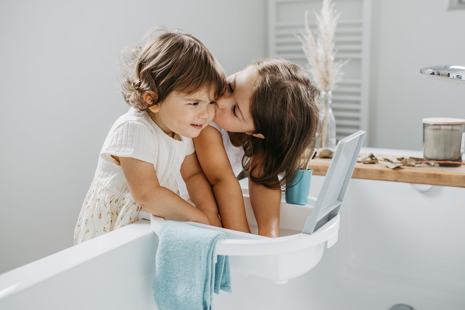 Rotho Babydesign Kiddy Wash - Kinderwaschbecken - Waschbecken - mobiles Kinderwaschbecken für die Badewanne - mit Spiegel- Ideal für Bad & Kinderzimmer grün