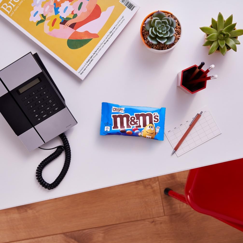 M&M's Crispy, Schokoladen Großpackung, 24 x 36g, Knusprige Schokolinsen als Süßigkeiten, Schokoladen Geschenk (816g)