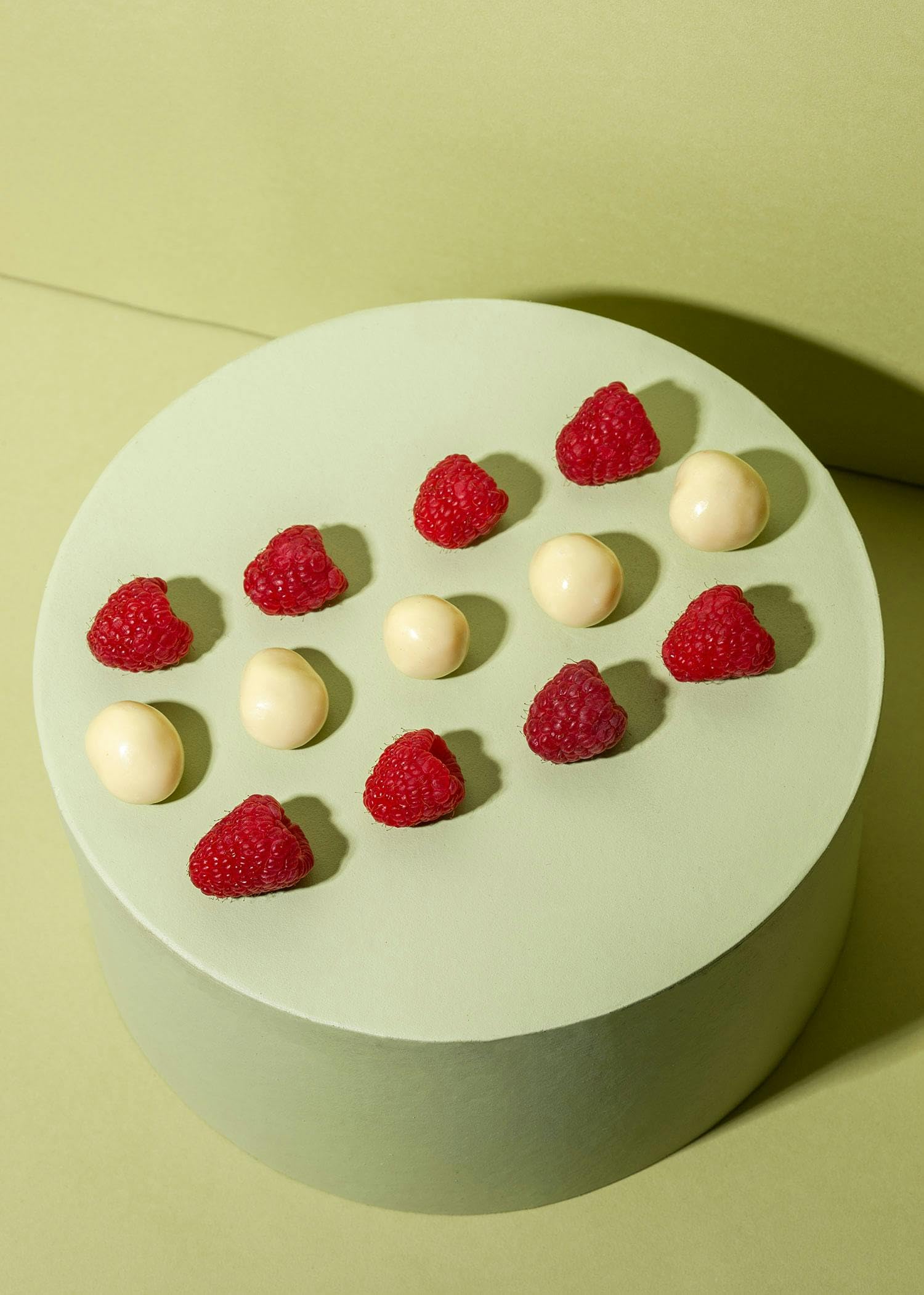 KoRo - Gefriergetrocknete Erdbeeren in Milchschokolade 1 kg - Knackig Fruchtig - Snack im Vorteilspack