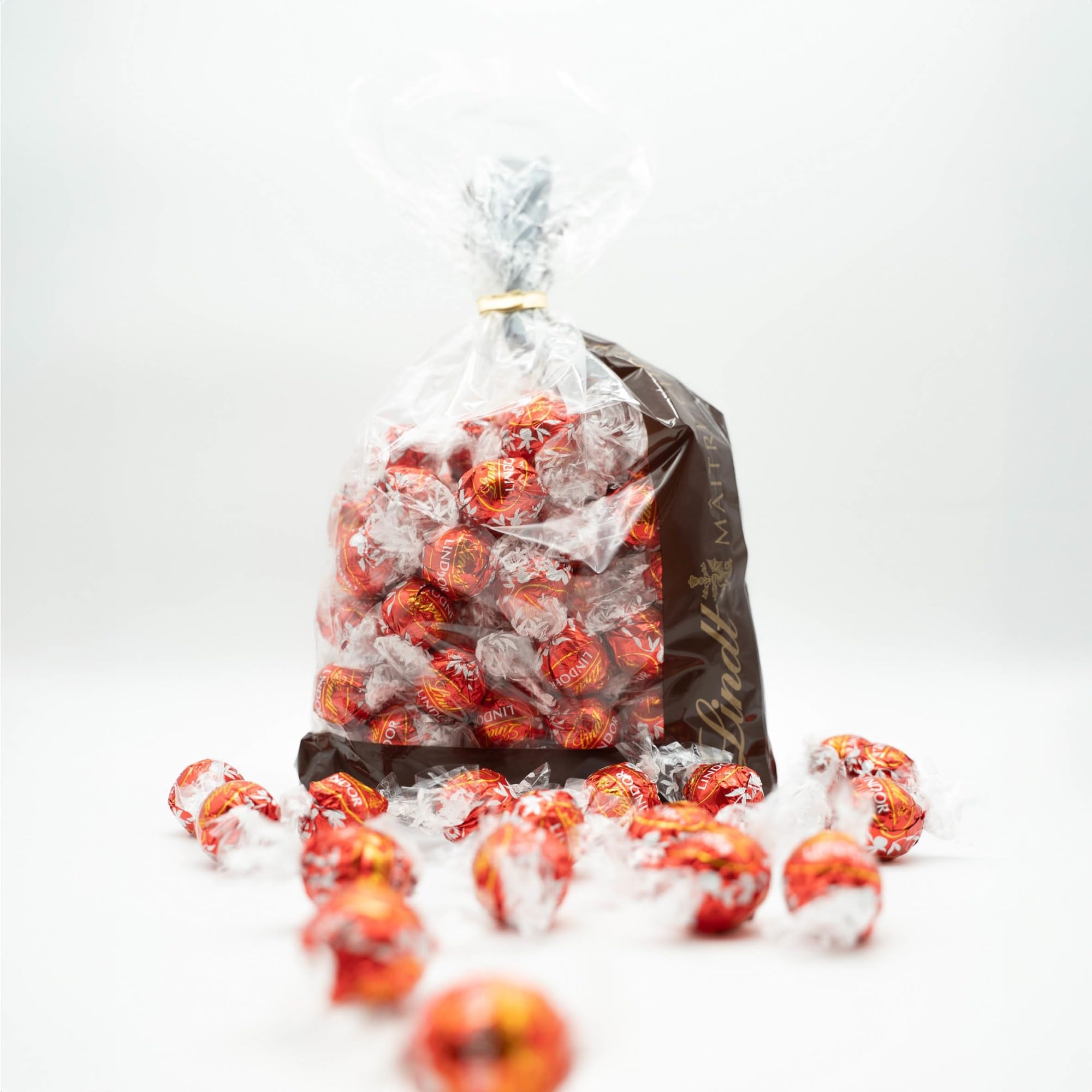 Lindt Schokolade LINDOR Mischung | 1371 g | Ca.109 Kugeln: Milch, 70%, Weiß, Milk&White, Stracciatella, Haselnuss, Salted Caramel, Double Chocolate, Feinherb, Pistazie | Schokoladengeschenk