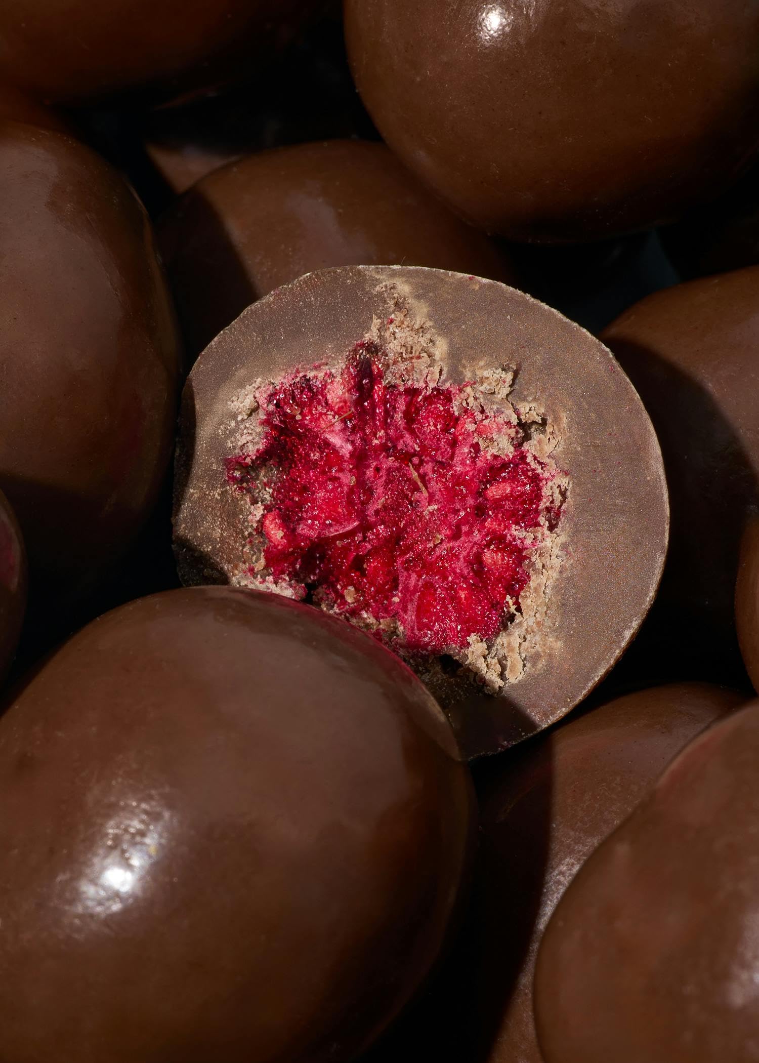 KoRo - Gefriergetrocknete Erdbeeren in Milchschokolade 1 kg - Knackig Fruchtig - Snack im Vorteilspack