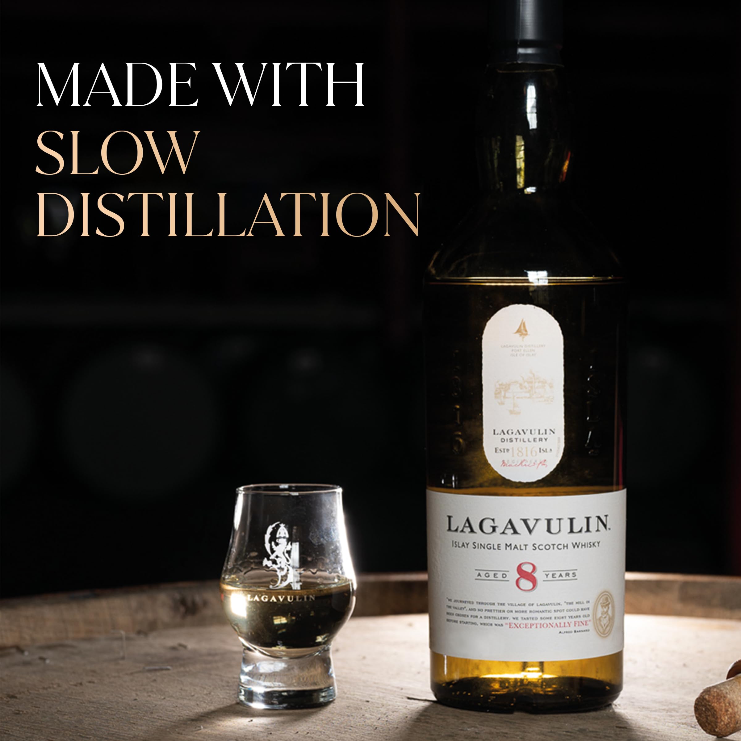 Lagavulin 16 Jahre Islay Single Malt Scotch Whisky, 43 % Vol, vol| rauchig, intensiv, torfig, süßer und salziger Single Malt Whisky, in Geschenkbox, gereift in Eichenfässern, 700ml
