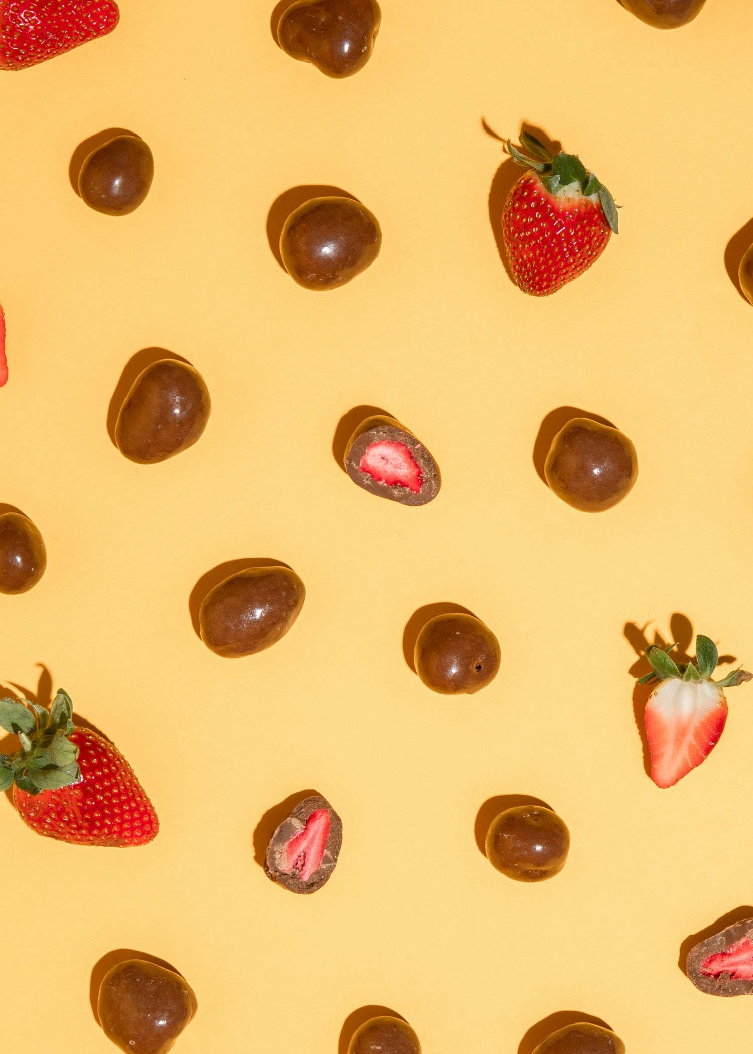 KoRo - Gefriergetrocknete Erdbeeren in Milchschokolade 1 kg - Knackig Fruchtig - Snack im Vorteilspack