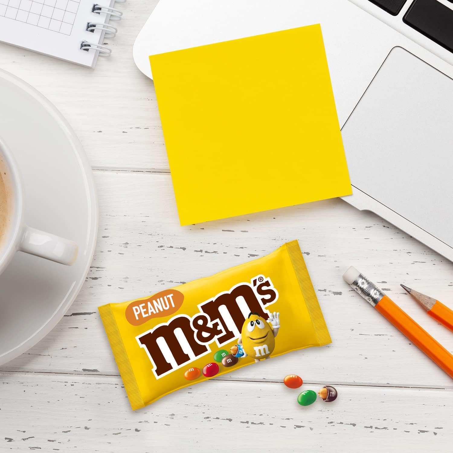 M&M's Crispy, Schokoladen Großpackung, 24 x 36g, Knusprige Schokolinsen als Süßigkeiten, Schokoladen Geschenk (816g)