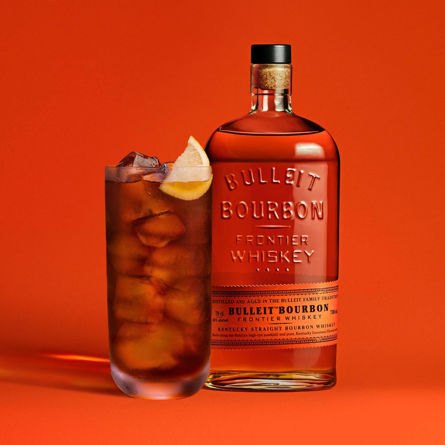 Bulleit Bourbon Frontier, American High Rye Whiskey, Geschenkempfehlung für Freunde & die Liebsten, handverlesene Kentucky Tradition, 45% vol, 700ml Einzelflasche