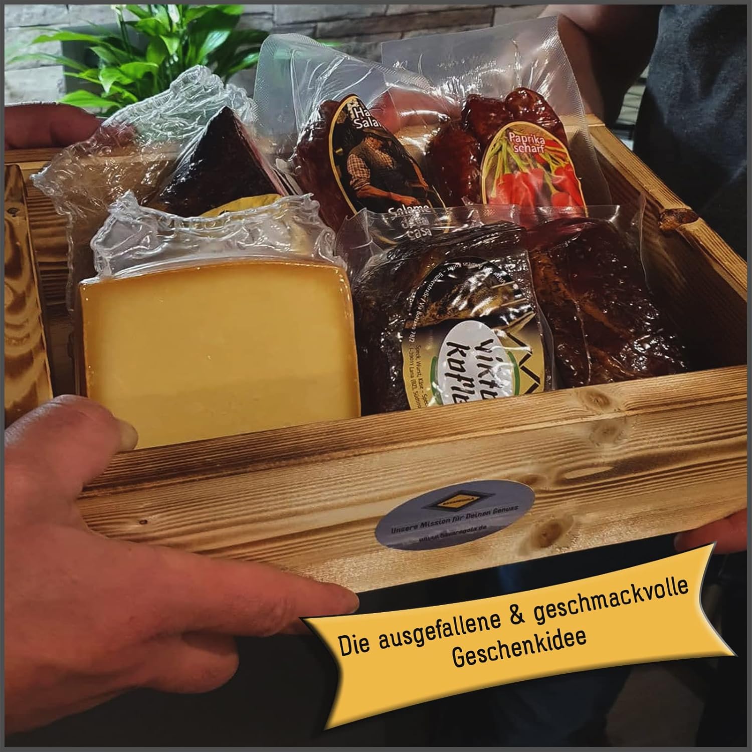 BAVAREGOLA Südtirol Geschenkekiste mit 7 Südtiroler Spezialitäten - Präsentkorb gefüllt mit Speck, Käse, Salami - Genuss Geschenk für Männer & Frauen