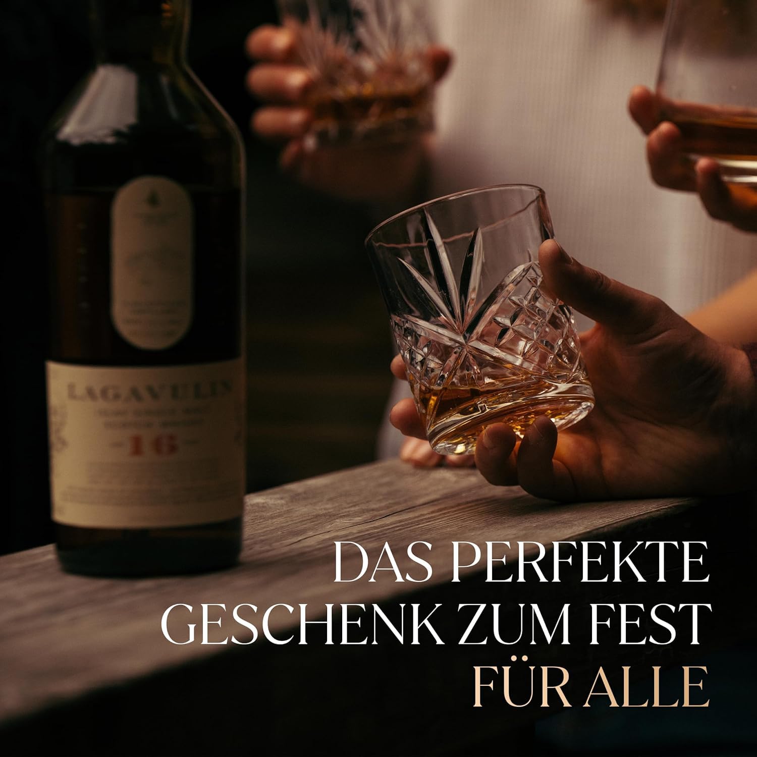 Lagavulin 16 Jahre Islay Single Malt Scotch Whisky, 43 % Vol, vol| rauchig, intensiv, torfig, süßer und salziger Single Malt Whisky, in Geschenkbox, gereift in Eichenfässern, 700ml
