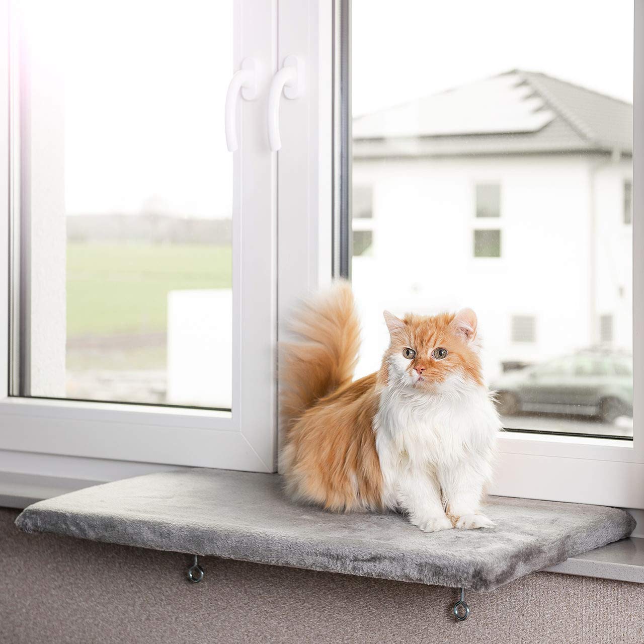 CanadianCat Company | Katzen Fensterliege groß Katzenbett Fensterbank - Snuggly Place - Large, hellgrau, Flauschiges Fensterbrett Katze waschbar, ca. 75 x 35 cm