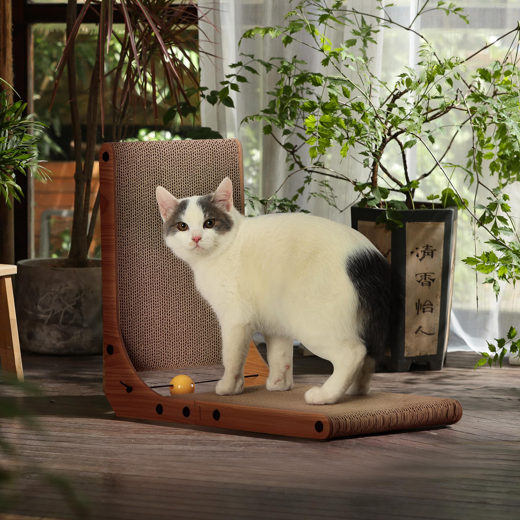 FUKUMARU Kratzbrett Katzen, 68 cm hohe L förmige Kratzpappe für Katzen, widerstandsfähig Katzenkratzbrett mit Ballspielzeug, Kratzmöbel aus hochwertiger Karton für Wand und Ecke, Groß