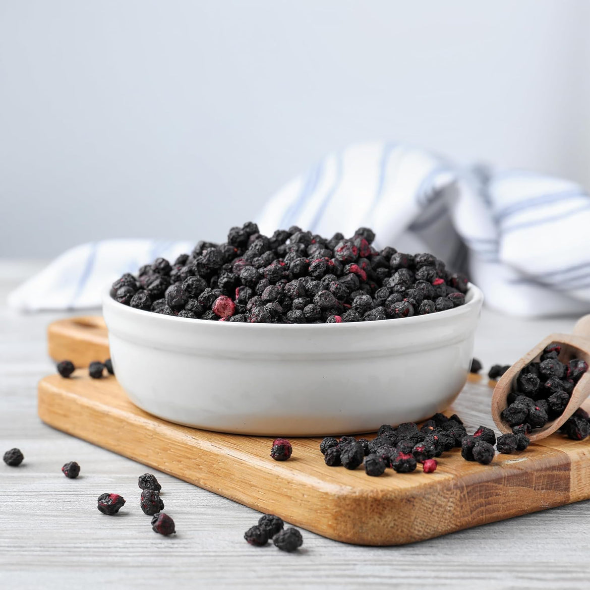 Yupik Dried Blueberries, 2.2 lb (35.2 oz), Gluten-Free, Kosher, Sweet Dried Fruits, Whole Berries, No Sulphites, Source of Fiber & Vitamins, Healthy Snacks, Ideal for Baking & Topping