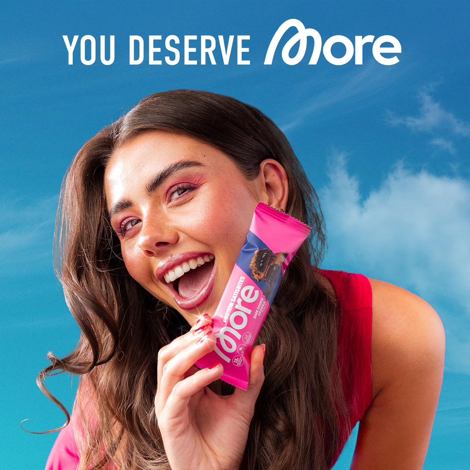 MORE Protein Satisbites, 12er Box Proteinriegel, 12 x 2 x 25 g, White Chocolate Strawberry Cream, bis zu 16 g Protein pro Portion, ohne Zuckerzusatz, made in Germany