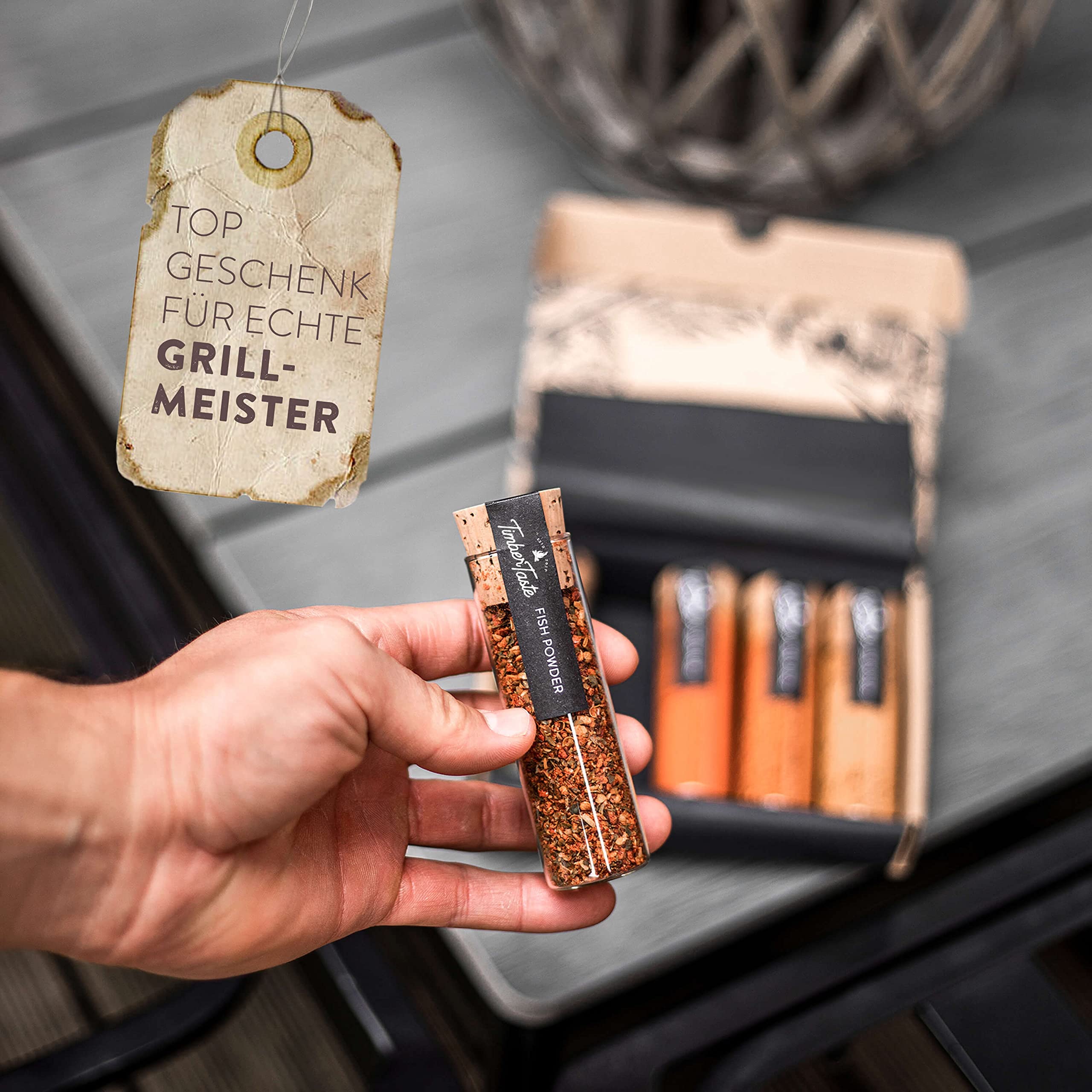 TIMBER TASTE® Grillgewürze Geschenkset - 5 premium BBQ Gewürze Rubs & Marinaden in edler Geschenkbox | Geschenke für Männer | Vatertag Geschenk | Gewürze Geschenkset ideal zum Grillen Geschenk Set