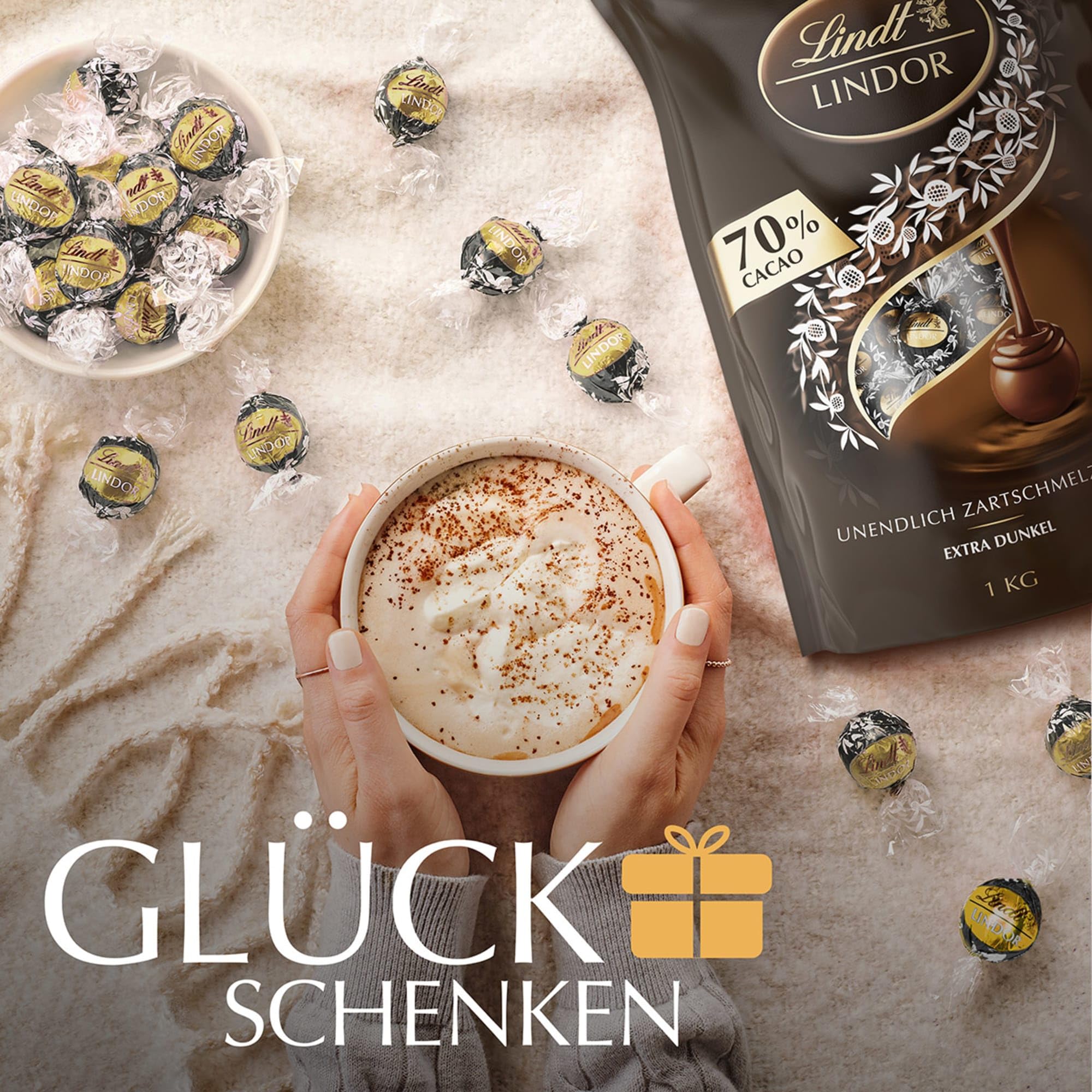 Lindt LINDOR Schokoladen Kugeln Extra Dunkel | ca. 80 Kugeln Edelbitterschokolade feinherb | dunkle Schokolade mit 70% Kakao | Großpackung, Pralinen-Geschenk | 1kg (1er Pack)