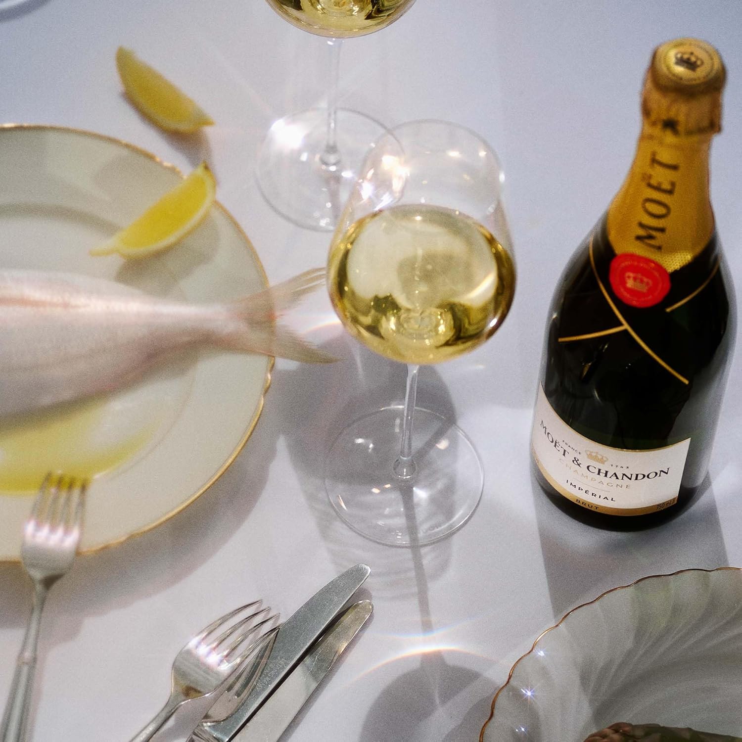 Moët & Chandon Impérial Brut Champagner, 75cl, in Geschenkbox | Ikone aus der Champagne | Elegant, frisch & fruchtig | Feine Perlage | Harmonische Balance