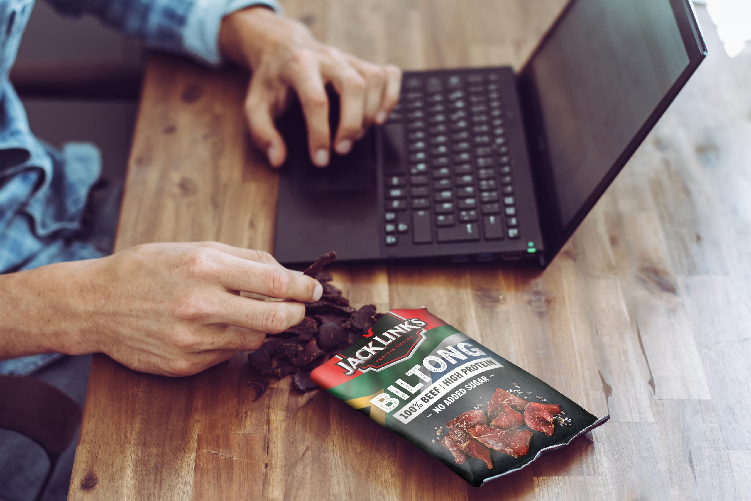 Jack Links Beef Jerky Original – 12er Pack (12 x 25g) – Trockenfleisch Eiweiß Snacks - High Protein Snack für Gym, Fitness, Outdoor - American Food für Menschen - Dörrfleisch Chips aus Rind Fleisch