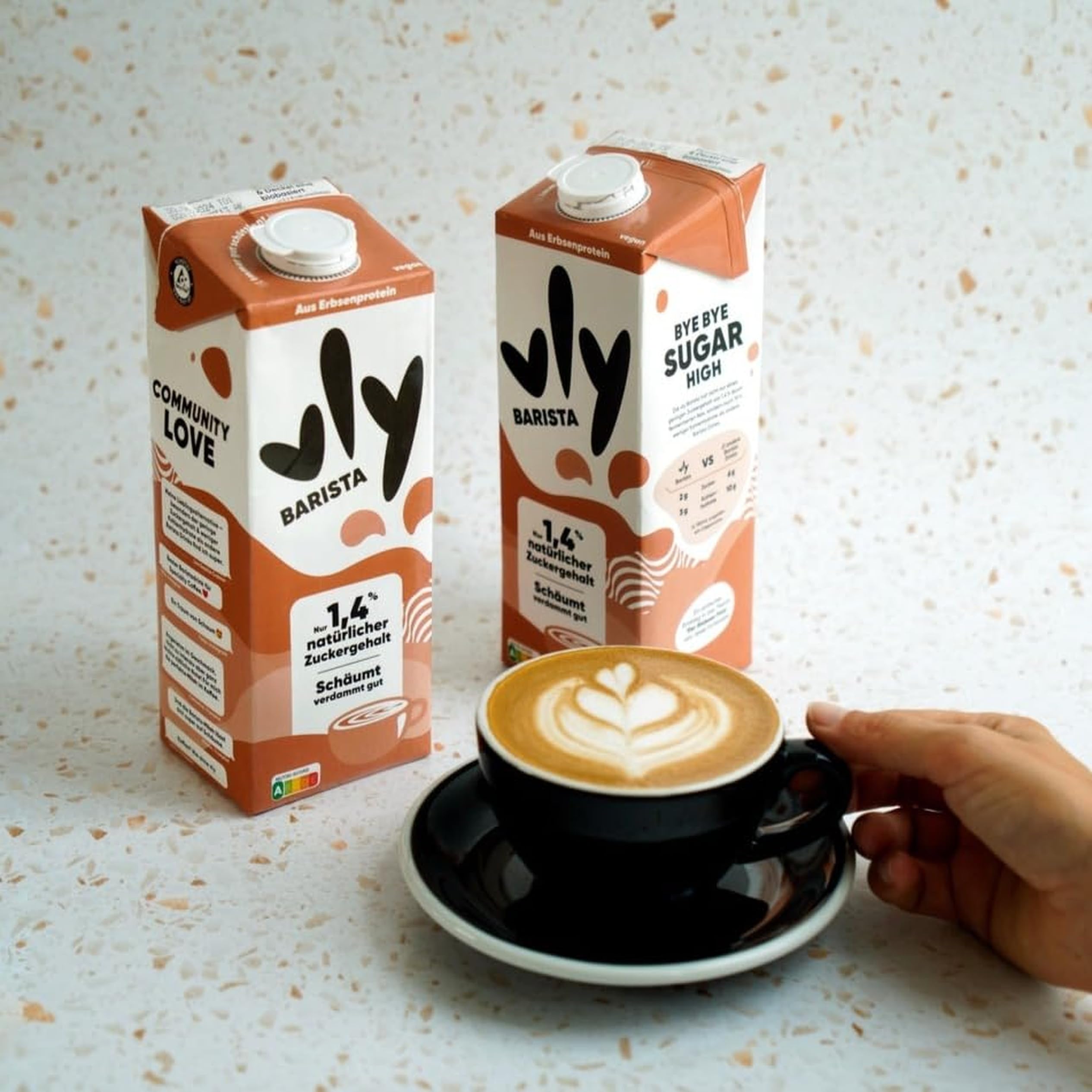 vly BARISTA - Die vegane Milchalternative aus Erbsenprotein | Cremiger Schaum | Reich an Ballaststoffen, Calcium, Vitaminen & Protein | Laktosefrei, Glutenfrei, Zuckerarm, Pflanzlich - 16x1L