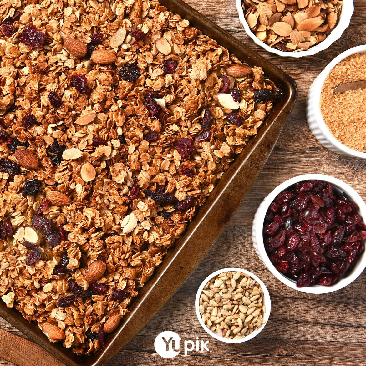 Yupik Macadamia Nuts, Medium Pieces, 2.2 lb (35.2 oz), Raw and Unsalted, Gluten-Free and Kosher, Unroasted Oil-Free Nuts with Creamy Flavor, Source of Fiber, Ideal for Baking, Cooking, and Healthy Snacking