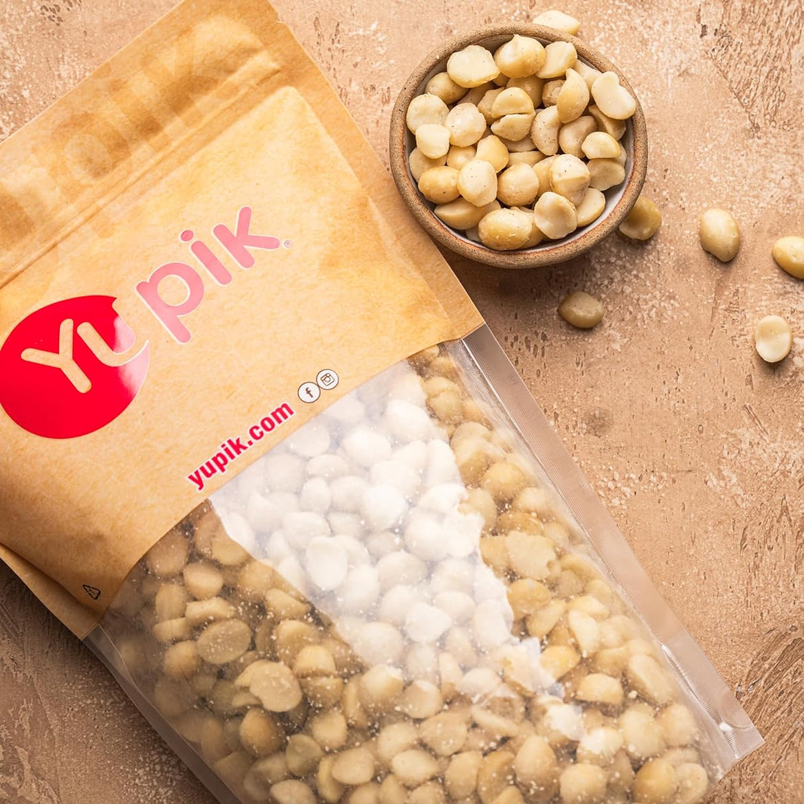 Yupik Macadamia Nuts, Medium Pieces, 2.2 lb (35.2 oz), Raw and Unsalted, Gluten-Free and Kosher, Unroasted Oil-Free Nuts with Creamy Flavor, Source of Fiber, Ideal for Baking, Cooking, and Healthy Snacking