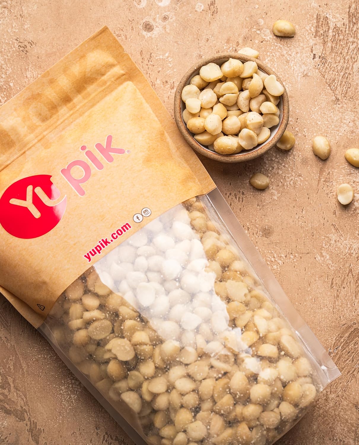 Yupik Macadamia Nuts, Medium Pieces, 2.2 lb (35.2 oz), Raw and Unsalted, Gluten-Free and Kosher, Unroasted Oil-Free Nuts with Creamy Flavor, Source of Fiber, Ideal for Baking, Cooking, and Healthy Snacking