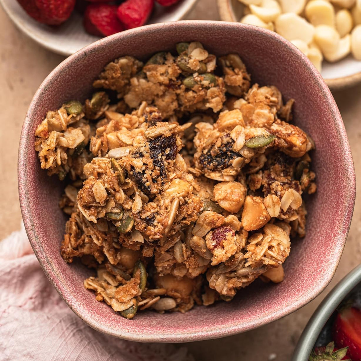 Yupik Macadamia Nuts, Medium Pieces, 2.2 lb (35.2 oz), Raw and Unsalted, Gluten-Free and Kosher, Unroasted Oil-Free Nuts with Creamy Flavor, Source of Fiber, Ideal for Baking, Cooking, and Healthy Snacking