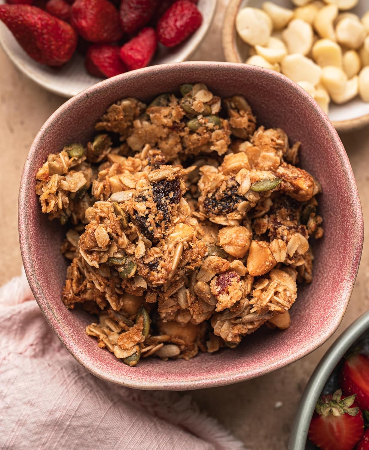 Yupik Macadamia Nuts, Medium Pieces, 2.2 lb (35.2 oz), Raw and Unsalted, Gluten-Free and Kosher, Unroasted Oil-Free Nuts with Creamy Flavor, Source of Fiber, Ideal for Baking, Cooking, and Healthy Snacking