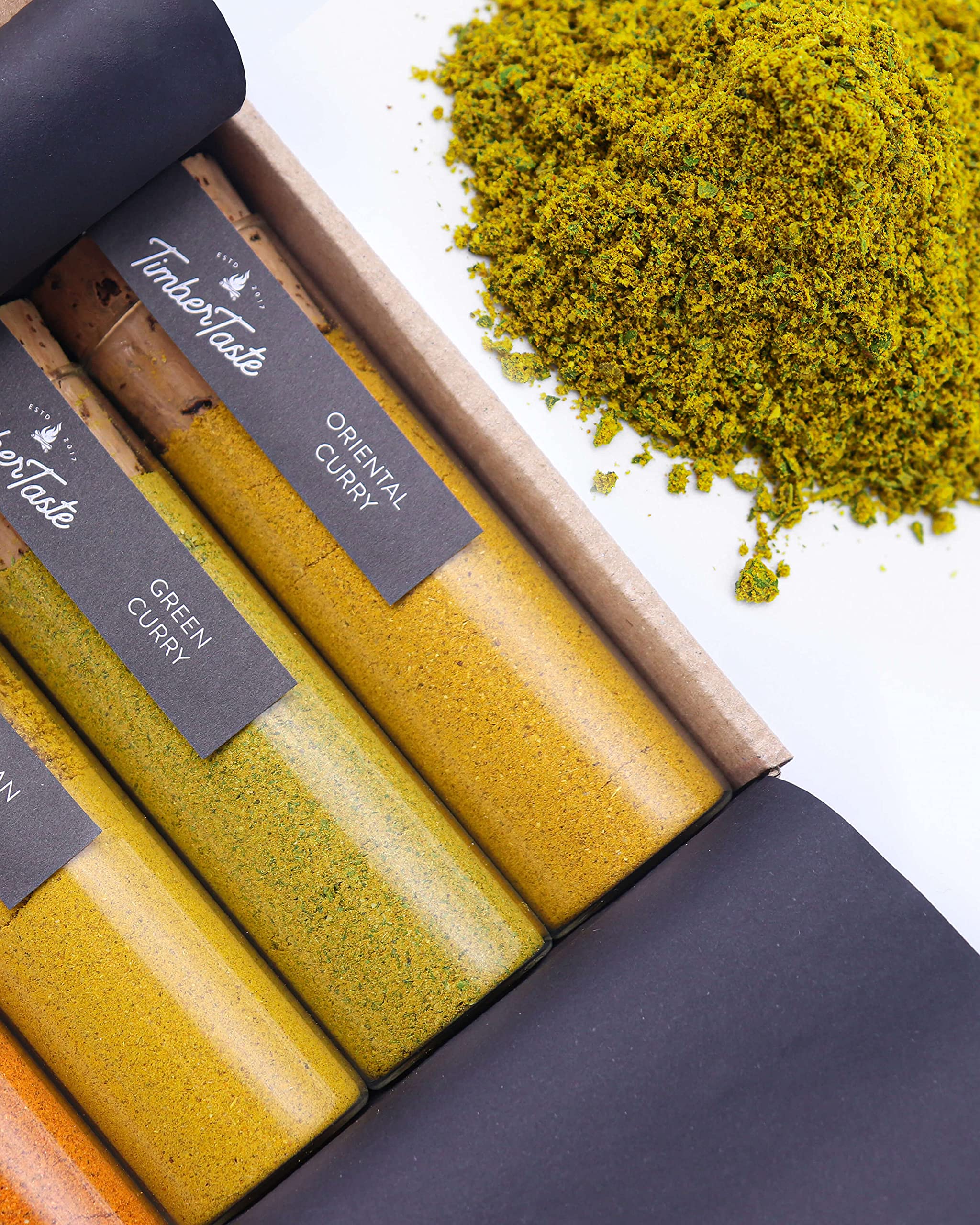 TIMBER TASTE® Grillgewürze Geschenkset - 5 premium BBQ Gewürze Rubs & Marinaden in edler Geschenkbox | Geschenke für Männer | Vatertag Geschenk | Gewürze Geschenkset ideal zum Grillen Geschenk Set